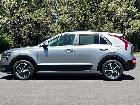 Certified 2025 Kia Niro FWD image 7