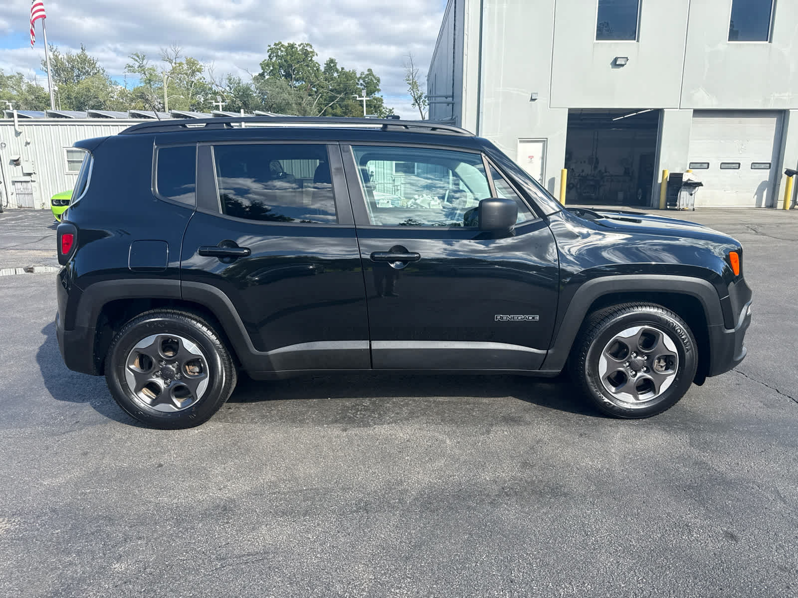 Used 2016 Jeep Renegade Sport w/ Power & Air Group FWD image 2
