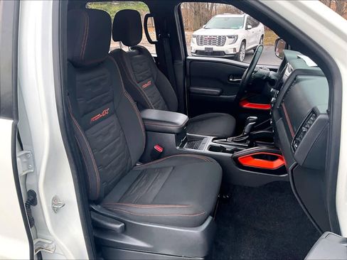 Used 2024 Nissan Frontier PRO-4X w/ Pro Convenience Package image 11