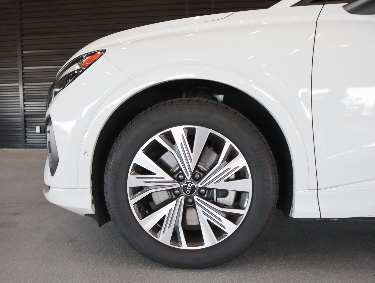 Used 2023 Audi Q4 e-tron Premium Plus RWD image 4