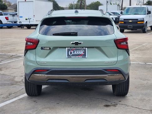 Used 2025 Chevrolet Trax ACTIV w/ Sunroof Package image 6