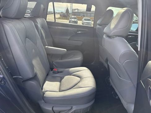 Used 2022 Toyota Highlander Platinum image 24