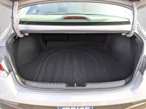 Used 2025 Hyundai Elantra SEL image 7