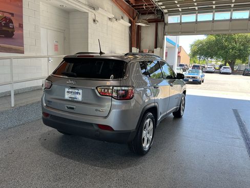 Used 2019 Jeep Compass Latitude FWD image 10