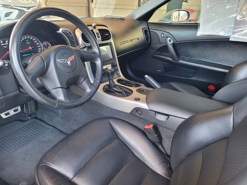 Used 2005 Chevrolet Corvette Coupe w/ Preferred Equipment Group RWD image 18