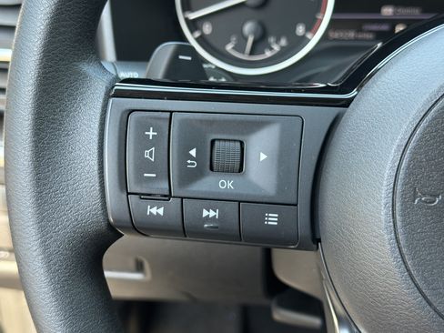 Used 2023 Nissan Rogue SV FWD image 24