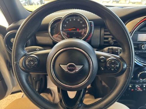 Used 2016 MINI Cooper 4-Door Hardtop image 15