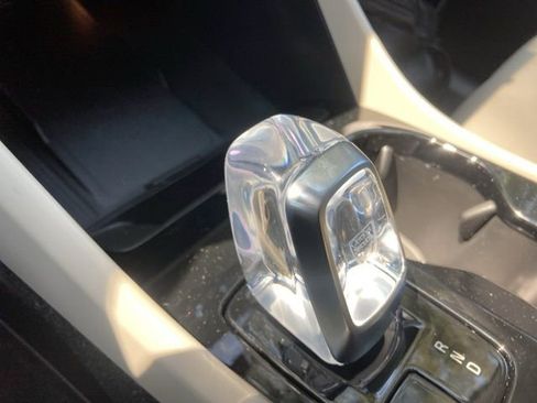 New 2025 Volvo XC40 B5 Ultra image 33