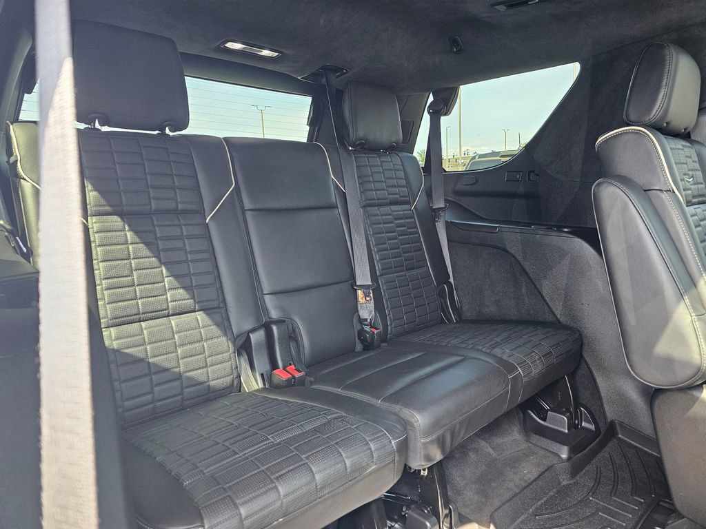Used 2022 Cadillac Escalade Sport Platinum w/ LPO, ONYX Package AWD/4WD image 14