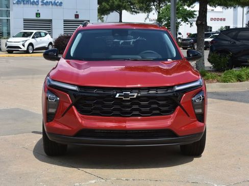 New 2026 Chevrolet Trax LT w/ Sunroof Package FWD image 2