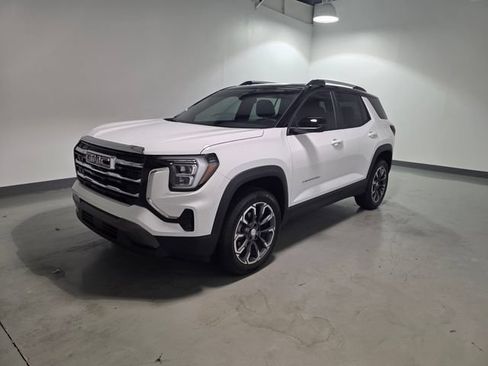 Used 2026 GMC Terrain Elevation w/ Elevation Premium Package FWD image 3