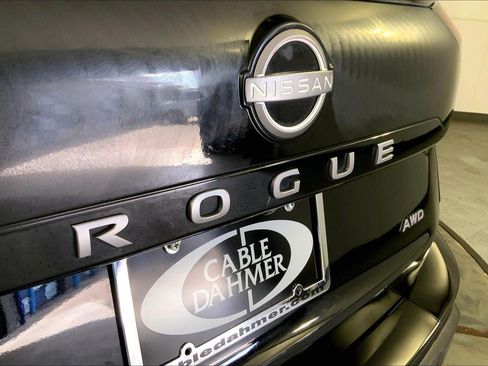 Used 2025 Nissan Rogue SV AWD/4WD image 8