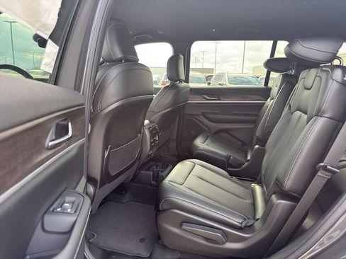 New 2025 Jeep Grand Cherokee L Limited w/ Black Appearance Package AWD/4WD image 30