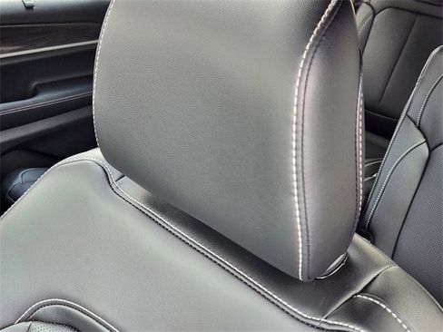 New 2025 Jeep Grand Cherokee L Limited w/ Luxury Tech Group II image 11