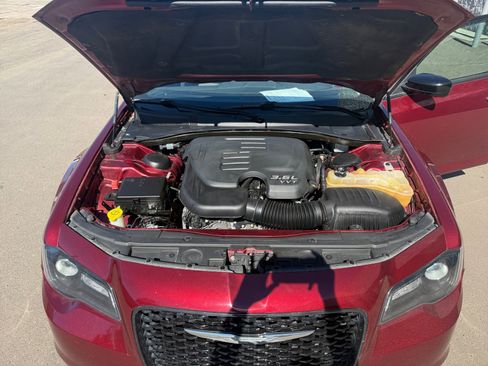 Used 2018 Chrysler 300 Touring w/ Sport Appearance Package image 31