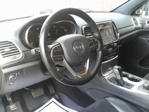 Used 2020 Jeep Grand Cherokee Laredo w/ Quick Order Package 2BN North image 16