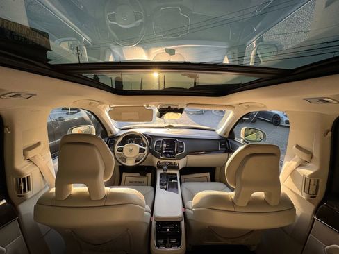 Used 2017 Volvo XC90 T6 Momentum w/ Vision Package image 19