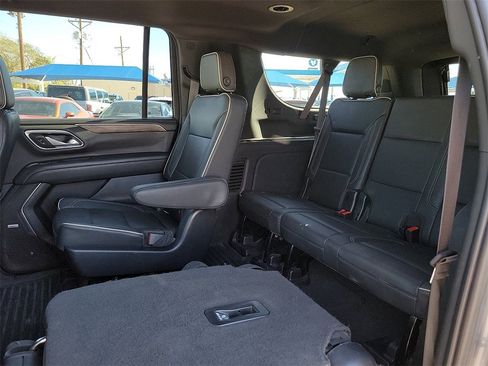 Used 2022 Chevrolet Suburban Premier image 8