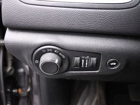 Used 2015 Chrysler 200 Limited w/ Spring Special Group FWD image 17