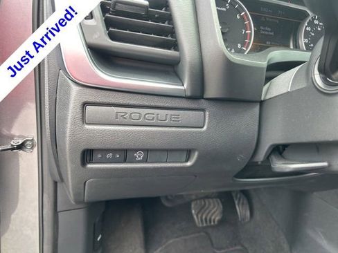 Used 2023 Nissan Rogue S AWD/4WD image 16