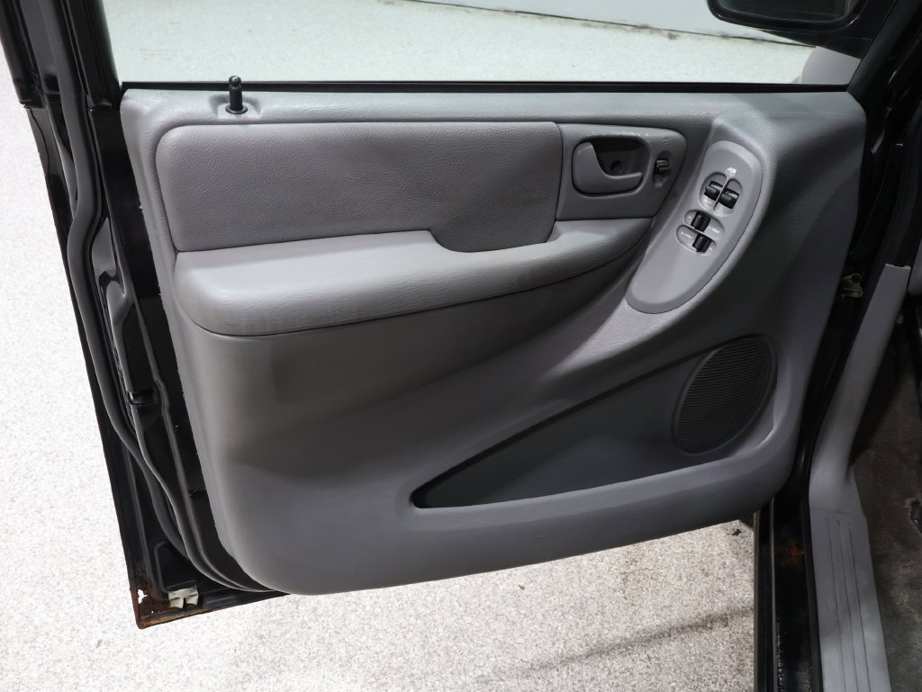 Used 2005 Dodge Grand Caravan SXT FWD image 20