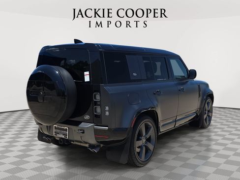 Used 2023 Land Rover Defender 110 V8 AWD/4WD image 5
