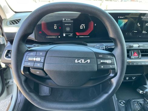 Used 2025 Kia K4 LXS image 28