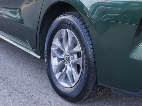 Used 2024 Toyota Sienna XLE image 9