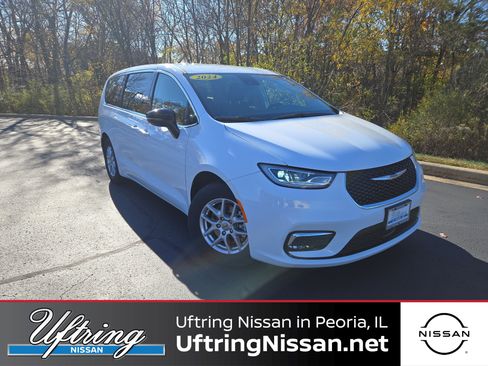 Used 2024 Chrysler Pacifica Touring-L image 1