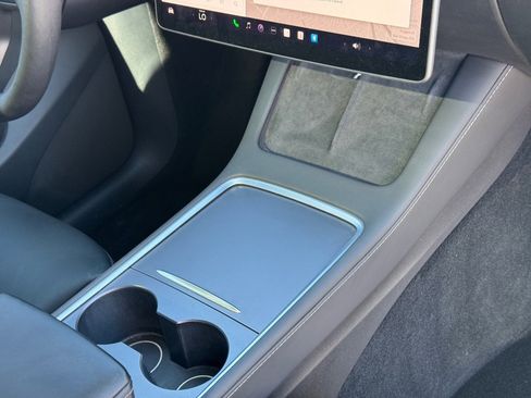 Used 2023 Tesla Model Y Long Range image 19