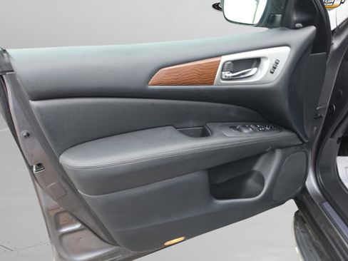 Used 2018 Nissan Pathfinder Platinum w/ Cargo Package AWD/4WD image 13