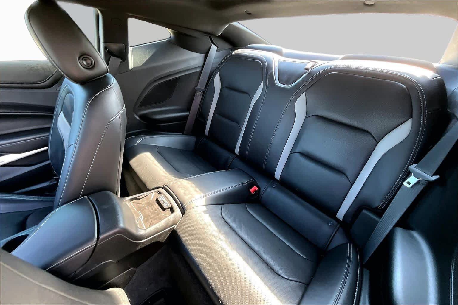 Used 2018 Chevrolet Camaro SS RWD image 21