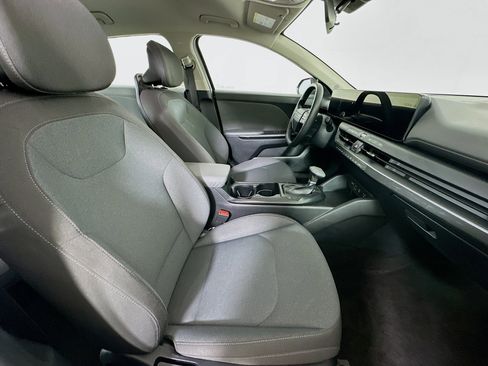 Used 2025 Kia K4 LXS image 29