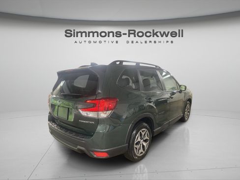 Used 2024 Subaru Forester Premium AWD/4WD image 5