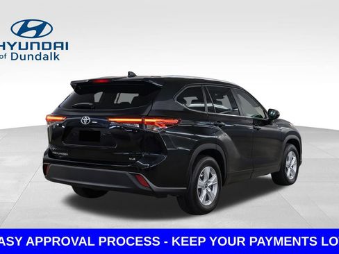 Used 2025 Toyota Highlander LE image 2