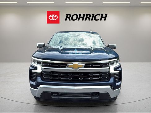 Used 2022 Chevrolet Silverado 1500 LT AWD/4WD image 2