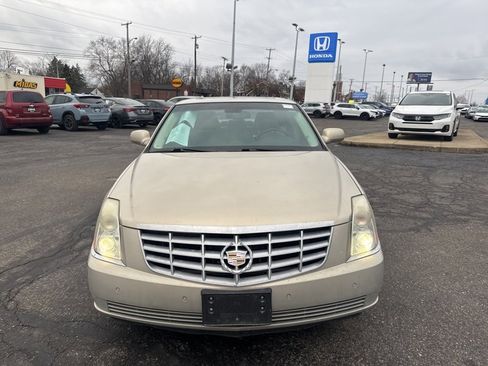 Used 2008 Cadillac DTS image 2