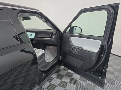 Used 2024 Rivian R1S Adventure AWD/4WD image 19