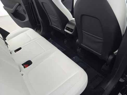 Used 2023 Tesla Model Y Long Range image 11