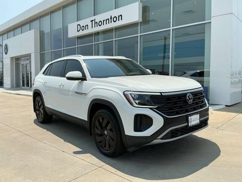 Certified 2024 Volkswagen Atlas Cross Sport SE w/ Panoramic Sunroof Package FWD image 1