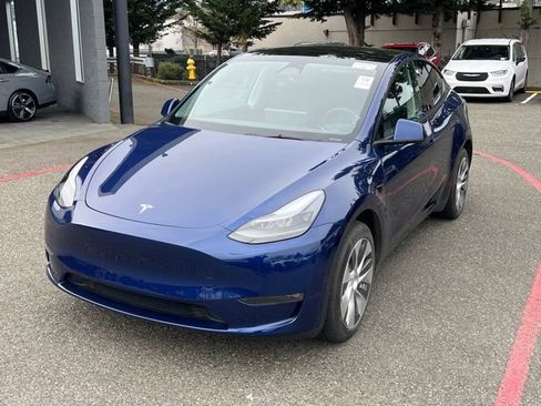 Used 2023 Tesla Model Y Long Range image 3