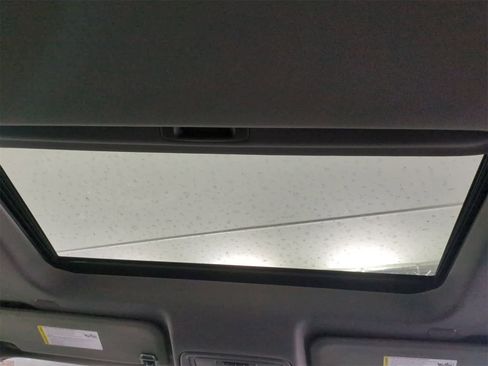 Used 2022 Chevrolet Silverado 1500 LTZ w/ Technology Package image 22