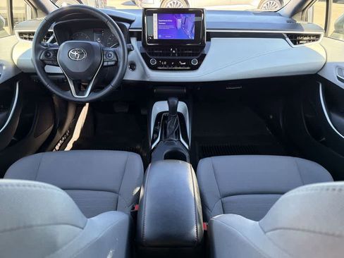 Used 2025 Toyota Corolla SE image 2