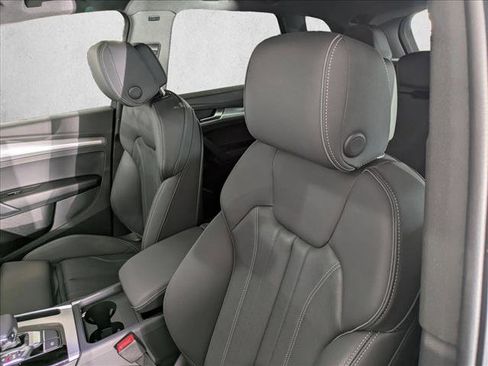 Certified 2025 Audi Q5 2.0T Premium image 15