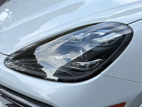 Used 2023 Porsche Cayenne S image 12