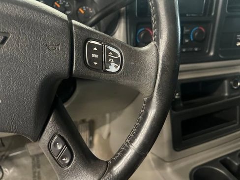 Used 2005 Chevrolet Silverado 2500 LT w/ Heavy-Duty Power Package AWD/4WD image 17