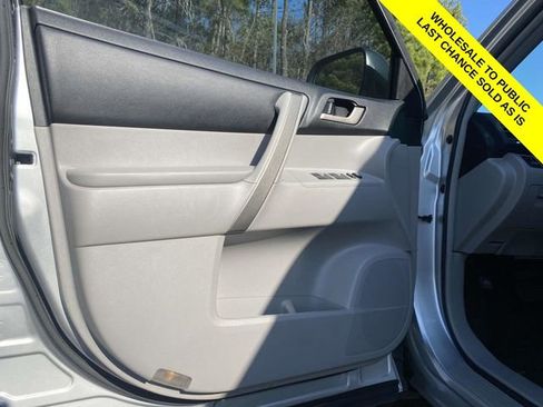 Used 2011 Toyota Highlander SE image 21