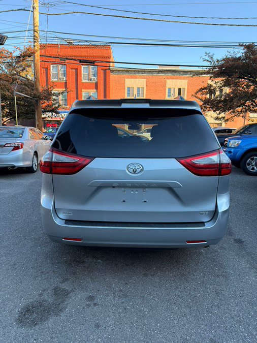 Used 2019 Toyota Sienna XLE FWD image 6
