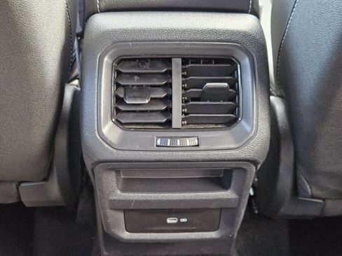 Used 2024 Volkswagen Taos SE FWD image 29