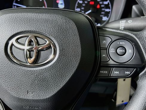 Used 2025 Toyota Corolla LE FWD image 18